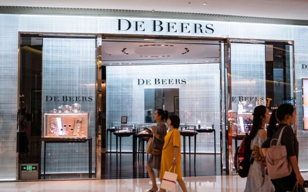 De Beers hikes small diamond prices as sanctions cause shortages