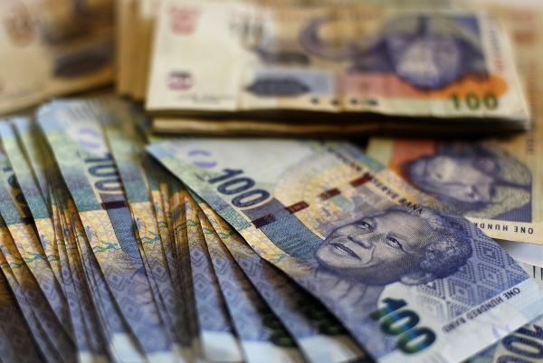 Rand hovers near 5-month low