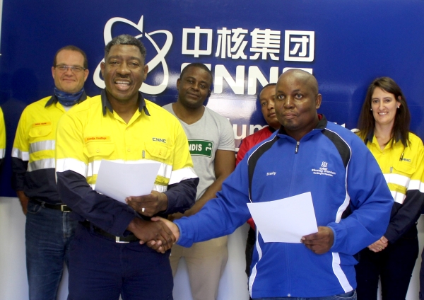 Rossing ,MUN sign wage agreement