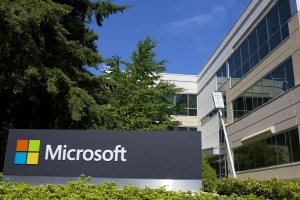 Microsoft closes on Apple in race for world’s most valuable listed firm